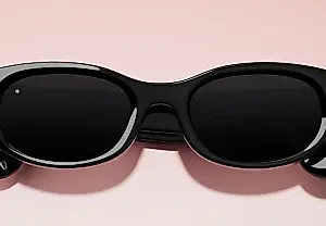 Активисты захватили остановки Лондона фейковыми рекламами Meta Glasses