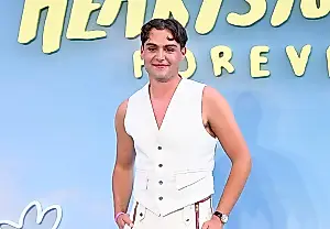 Roban al actor de Heartstopper durante el estreno
