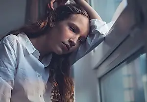 Caos en el sueño y traumas infantiles: quién corre el riesgo de convertirse en un adolescente ansioso