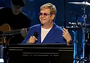 Elton John termina un nuevo álbum, distinto a todos los anteriores: «Es pura felicidad»