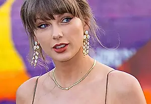 Taylor Swift elige vestido: vuelve a acaparar todas las miradas en una boda