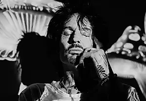 Tommy Lee возвращает Tommyland с новым треком «Stupid World»