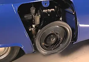 Jay Leno se pone al volante de un BMW Isetta por primera vez