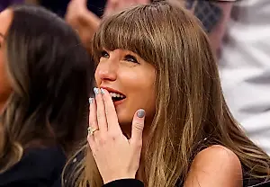 Taylor Swift y Toy Story 5: rumores insidiosos y vallas publicitarias entre las nubes