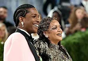 A$AP Rocky y Rihanna se reían durante el parto y después estuvieron a punto de que les dispararan