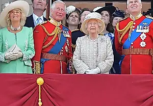 El único que no se hunde: ¿a quién dejó en paz la prensa sensacionalista británica?