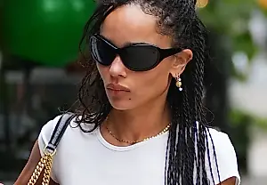 Zoë Kravitz devuelve las bailarinas a la agenda de la moda