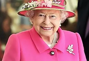 El rito bajo el dosel dorado: por qué Isabel II ocultó lo esencial