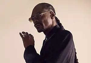 Snoop Dogg радует новым альбомом "Iz It a Crime"