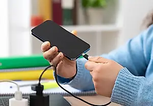 ¿Puede usar el móvil mientras se carga dañar la batería?