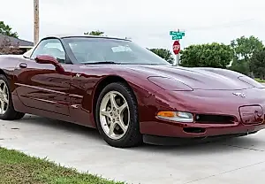 Золотая мечта: кабриолет Chevrolet Corvette 2003 года