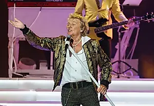 Rod Stewart aplaza un concierto por un procedimiento médico