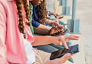 Социальные сети: друг или враг?