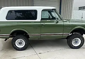 На волне ностальгии: 1972 Chevrolet K5 Blazer, который точно не боится быть полным клоном!
