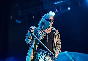 Iron Maiden Попросили Фанатов Ограничить Использование Мобильных Телефонов Во Время Тура