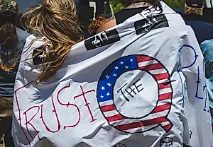 Как QAnon разрывает семейные узы: исследование, полное боли и абсурда