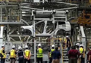 Завод Hyundai: роботы, электричество и страхи о будущем