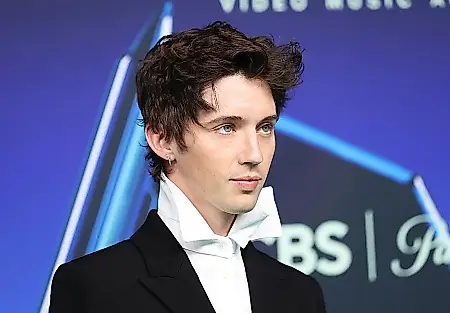 Ковбойский дуэт и шутка про Clairo