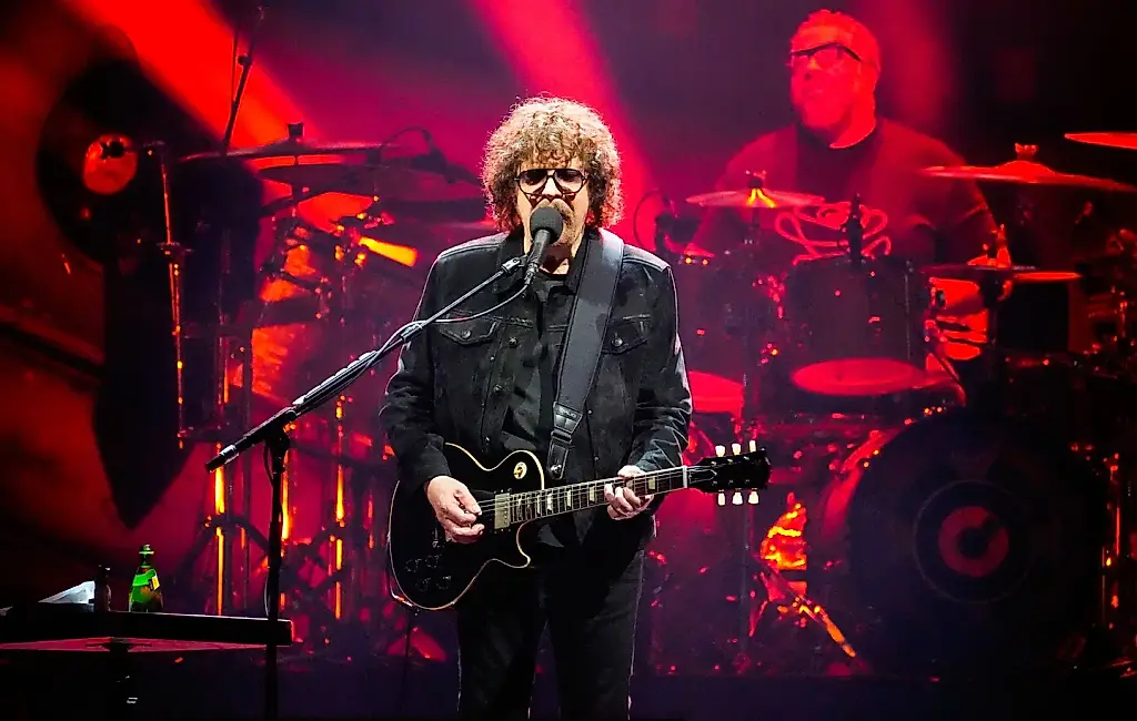 Jeff Lynne’s ELO отменяют предпоследний концерт за минуты до начала