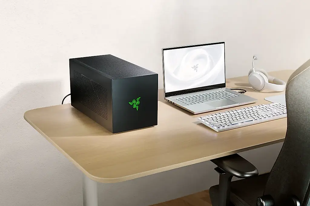 Razer снова впаривает кожаный Thunderbolt: теперь уже пять!