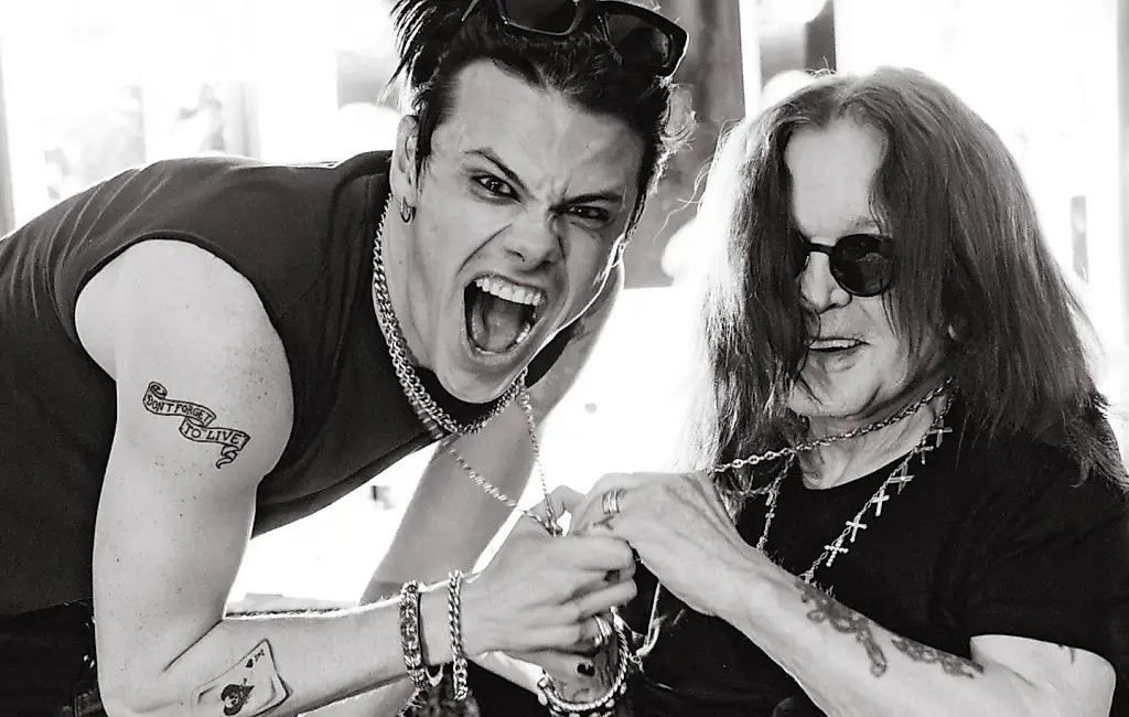 Yungblud устроил панихиду по Оззи Осборну: клятва, слёзы и черная комедия на сцене