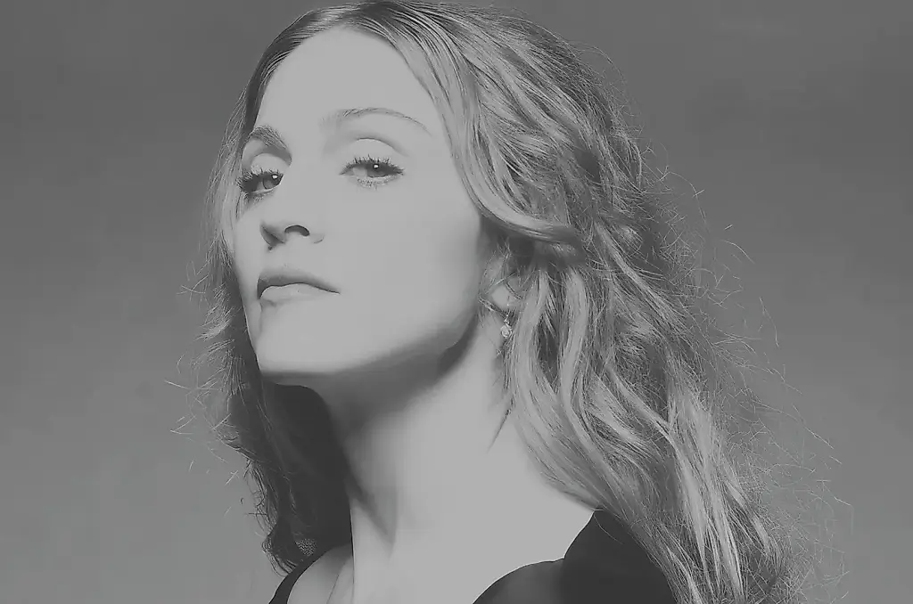 Madonna выпустила альбом Veronica Electronica, 27 лет спустя после Ray of Light