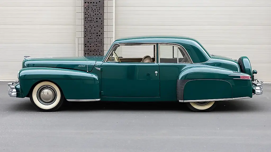 Lincoln Continental Club Coupe 1942 года - редкое авто на фоне Второй мировой войны