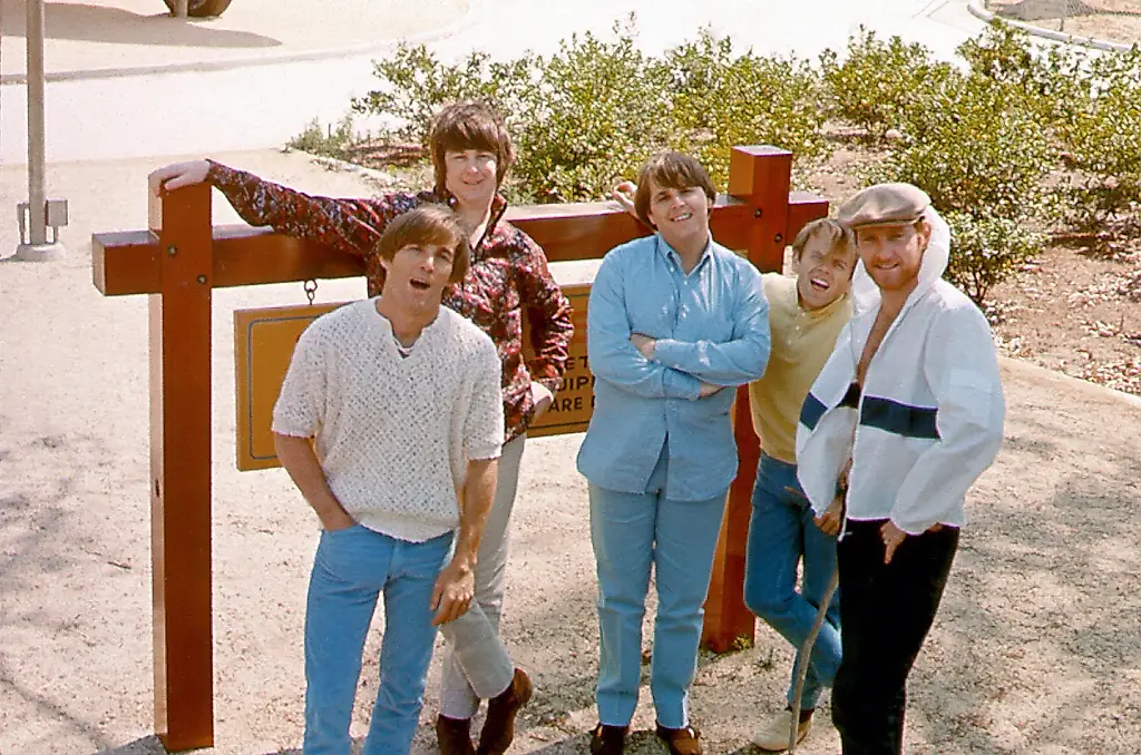 Избавь меня от Ронды: Спасение Beach Boys в мире поп-музыки