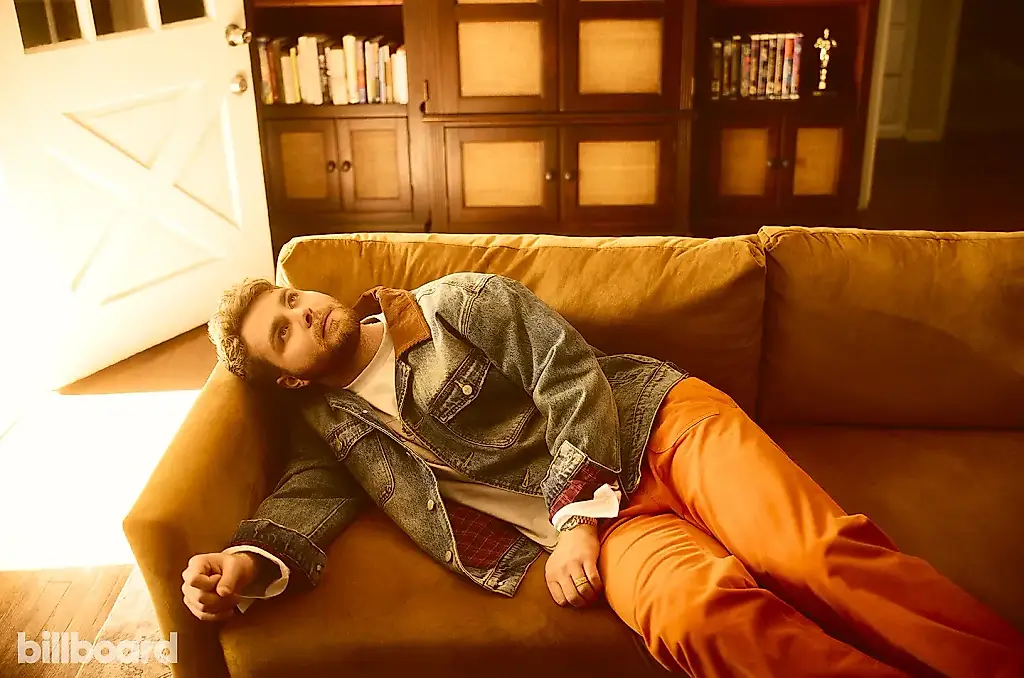 Alex Warren снова на вершине Billboard Hot 100