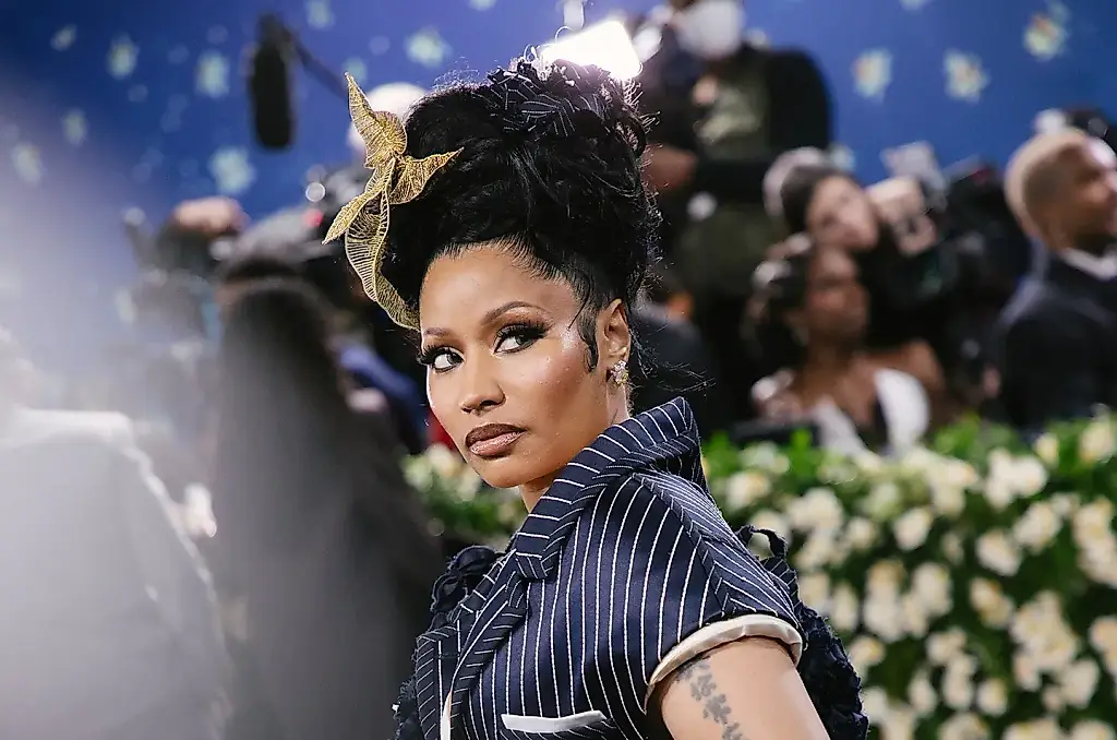 Nicki Minaj снова троллит демократов. На этот раз — про "эффект прививки"