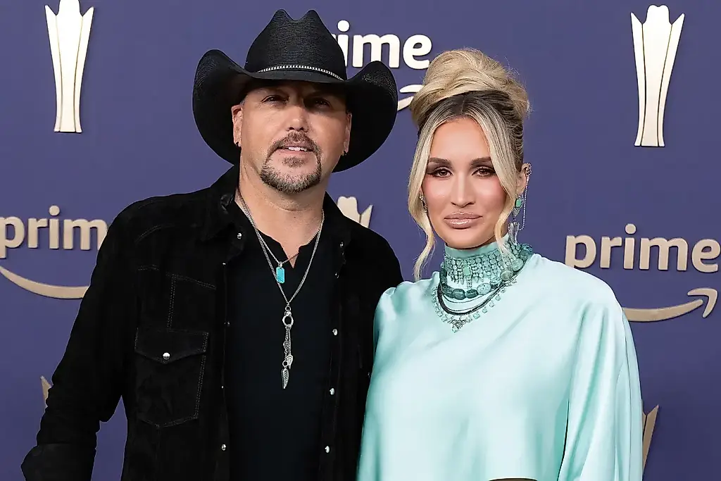 Jason Aldean поёт в память о Чарли Кирке