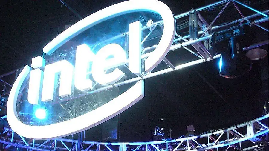 Intel заглядывает в кошельки гигантов: за что борется чиповый старичок