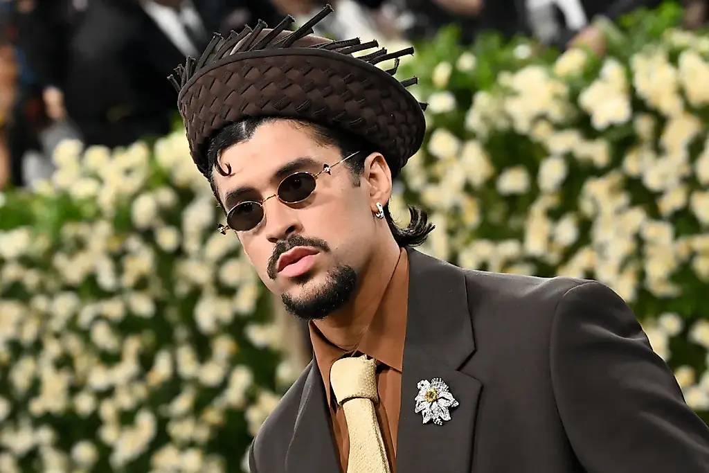 Советник Трампа пообещал ICE на шоу Bad Bunny: как Супербоул стал полем битвы