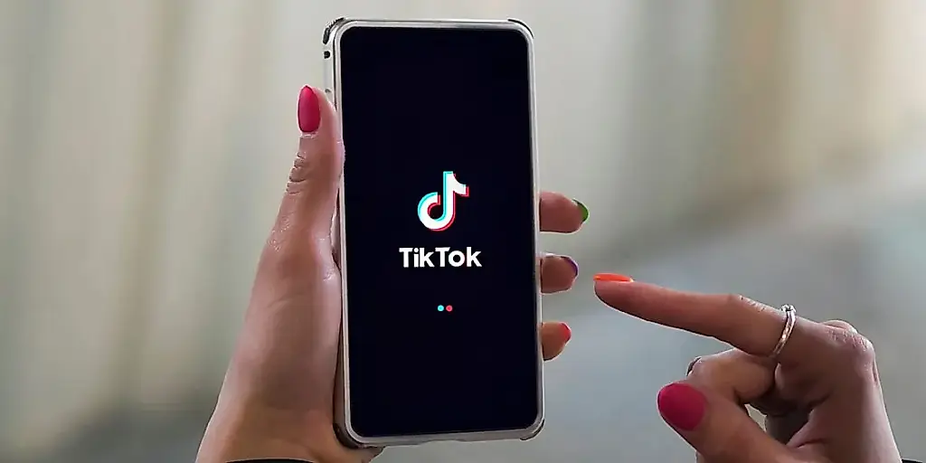 Как TikTok провоцирует интерес к преступникам у девушек
