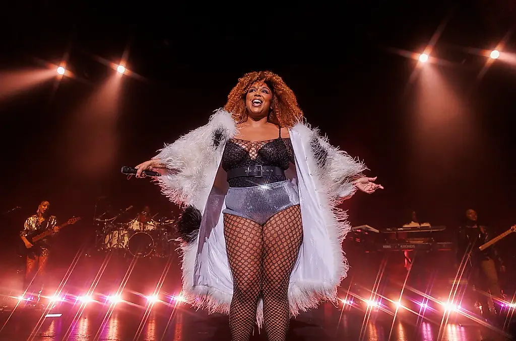 Звезды поднимаются на Pride 2025: Lizzo и Lil Nas X в Уэст-Голливуде