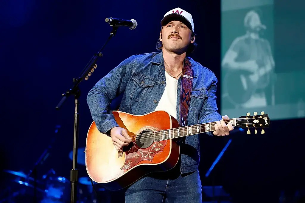 Morgan Wallen устраивает неожиданный выход с Kid Rock на стадионе в Кливленде