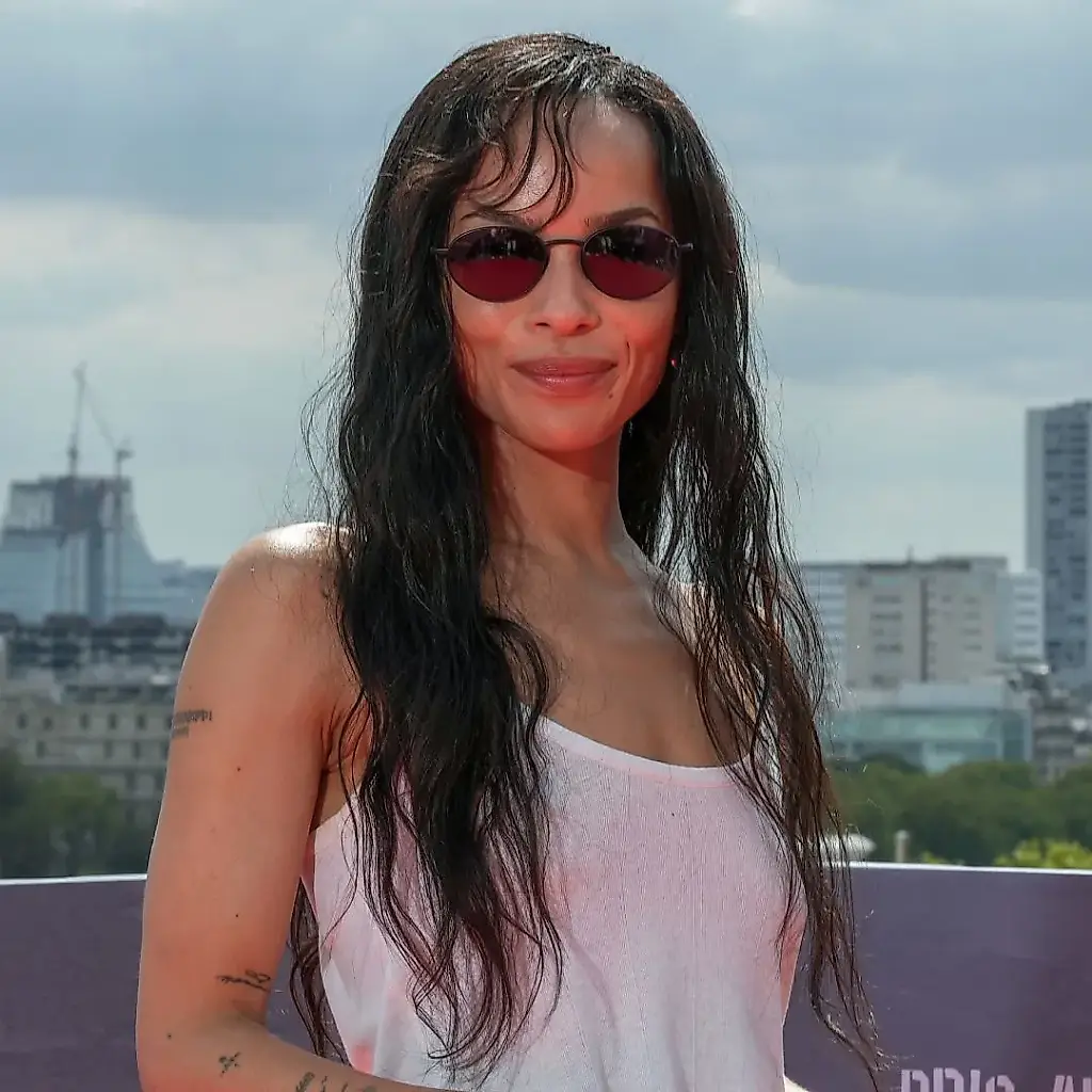 Шелковый угар: как Zoë Kravitz диктует тренды осени-2025