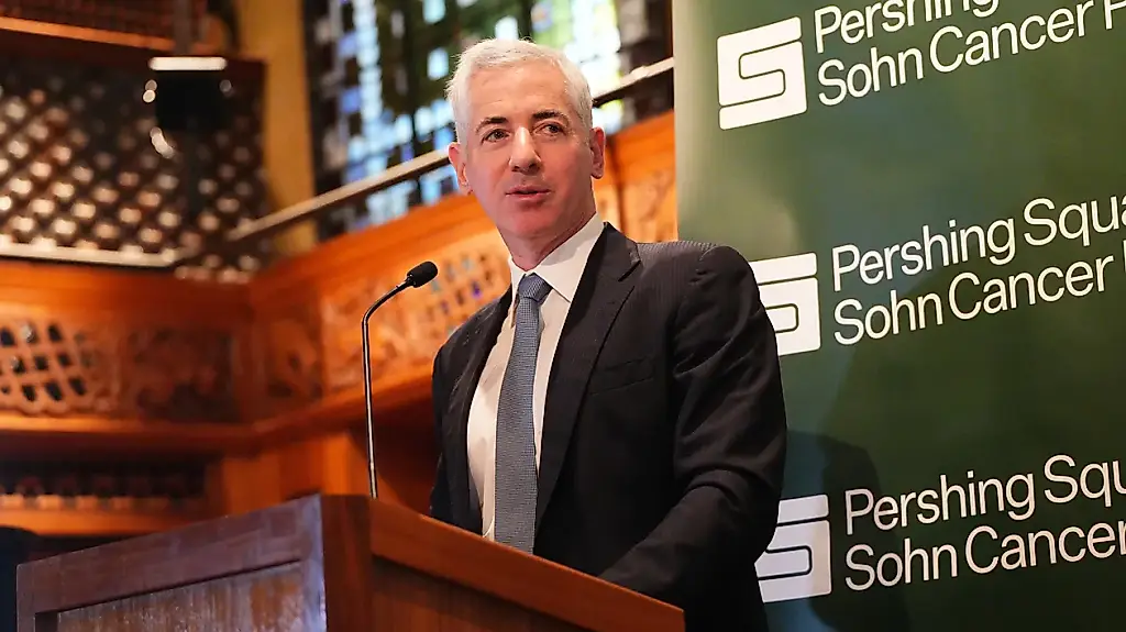 Упс! Pershing Square распродает Universal Music Group