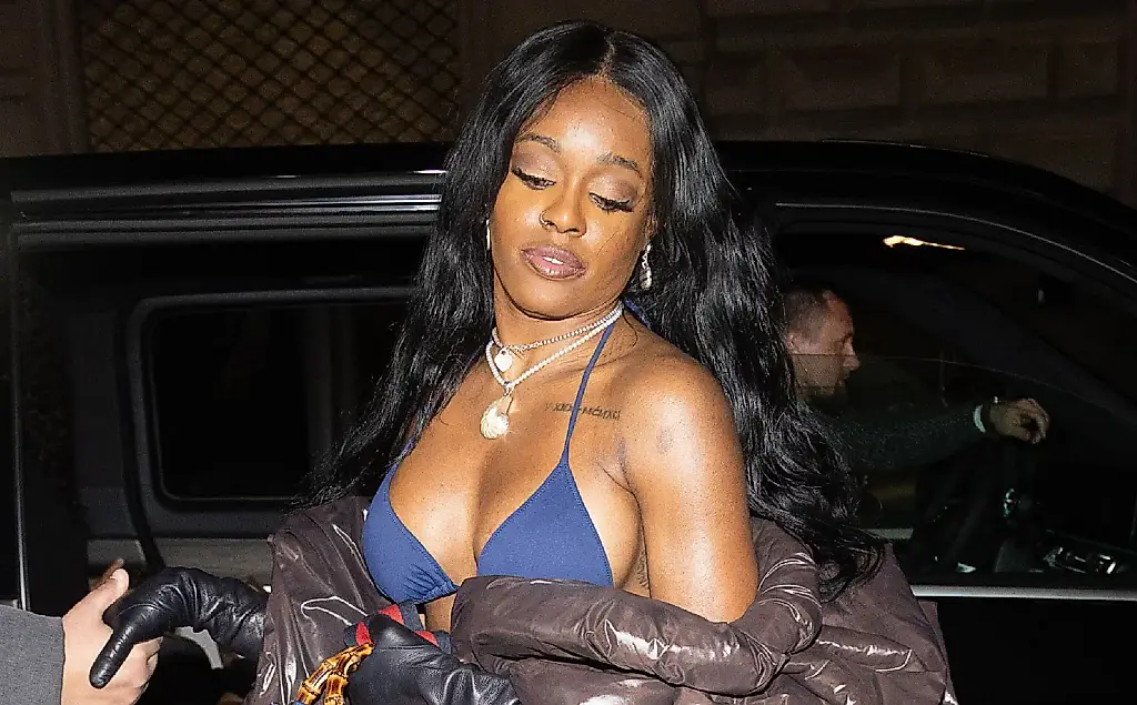 Azealia Banks раскритиковала состав Гластонбери: «Почему The 1975 выше, чем Franz Ferdinand?»