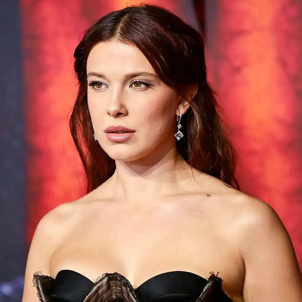 Millie Bobby Brown в корсетном платье на премьере Stranger Things