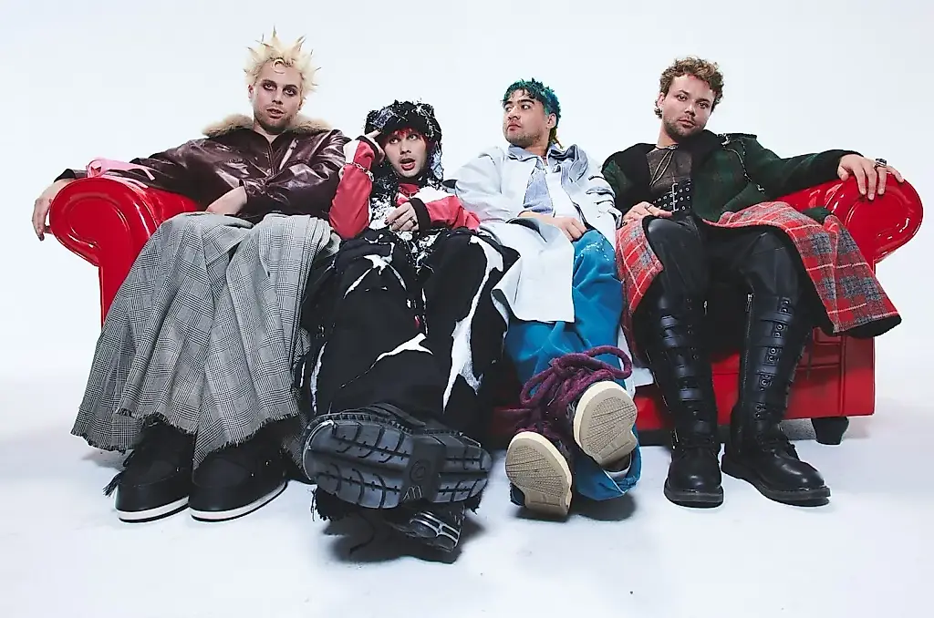5 Seconds of Summer возглавили чарт Британии с ‘Everyone’s a Star’