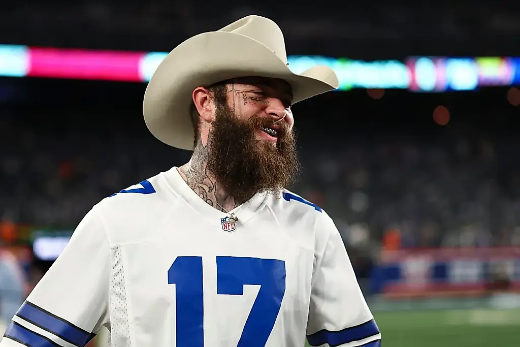 Пост Мэлоун отдал дань памяти игроку Dallas Cowboys на День благодарения