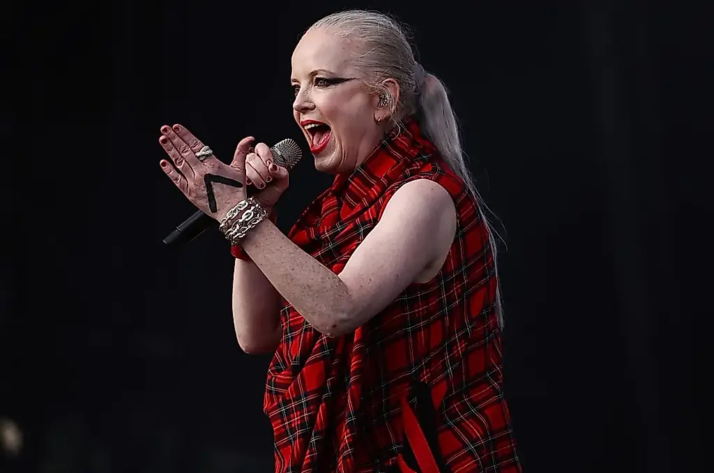 Ширли Мэнсон из Garbage не стесняется в выражениях: скандал с пляжным мячом