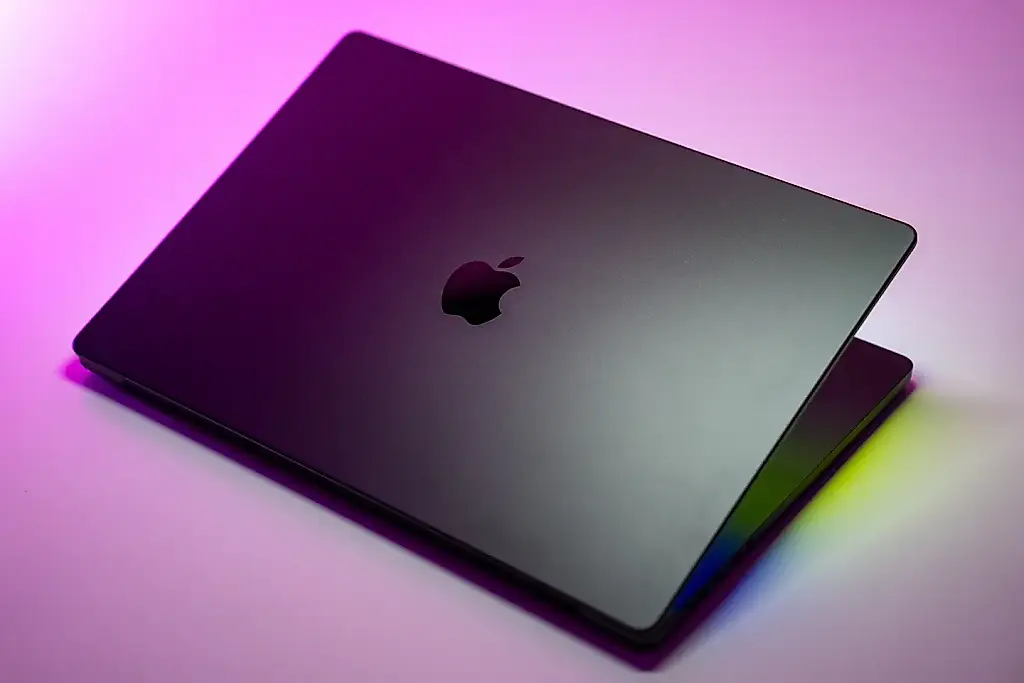 Macbook Pro: c новым лицом и OLED-экранами?