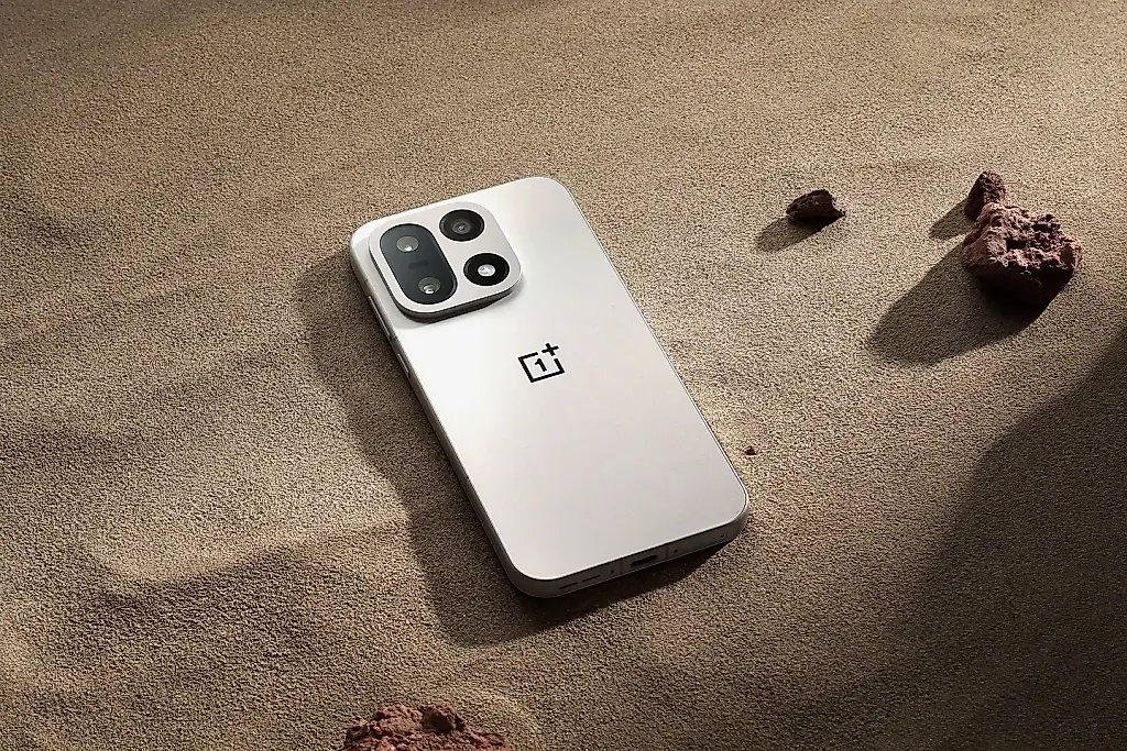 OnePlus 15 выходит в Китае: главный герой среди смартфонов