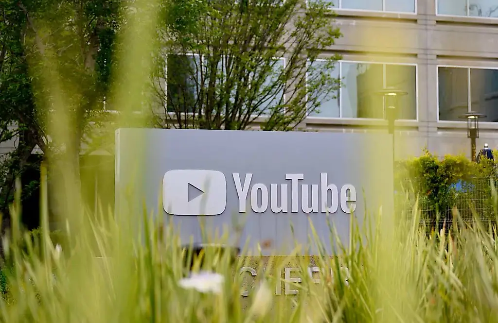YouTube предлагает сотрудникам уйти по собственному желанию на фоне реорганизации под ИИ