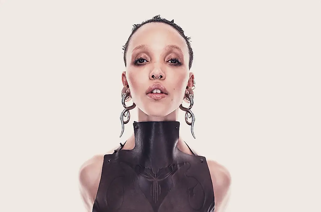 FKA Twigs Отменяет Концерты в Северной Америке из-за Визовых Проблем