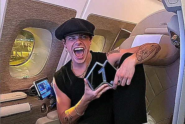 Yungblud alcanza el número uno en Australia tras su gira
