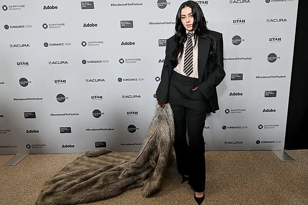 «The Moment»: ¿cómo decidió Charli XCX cambiar de registro?