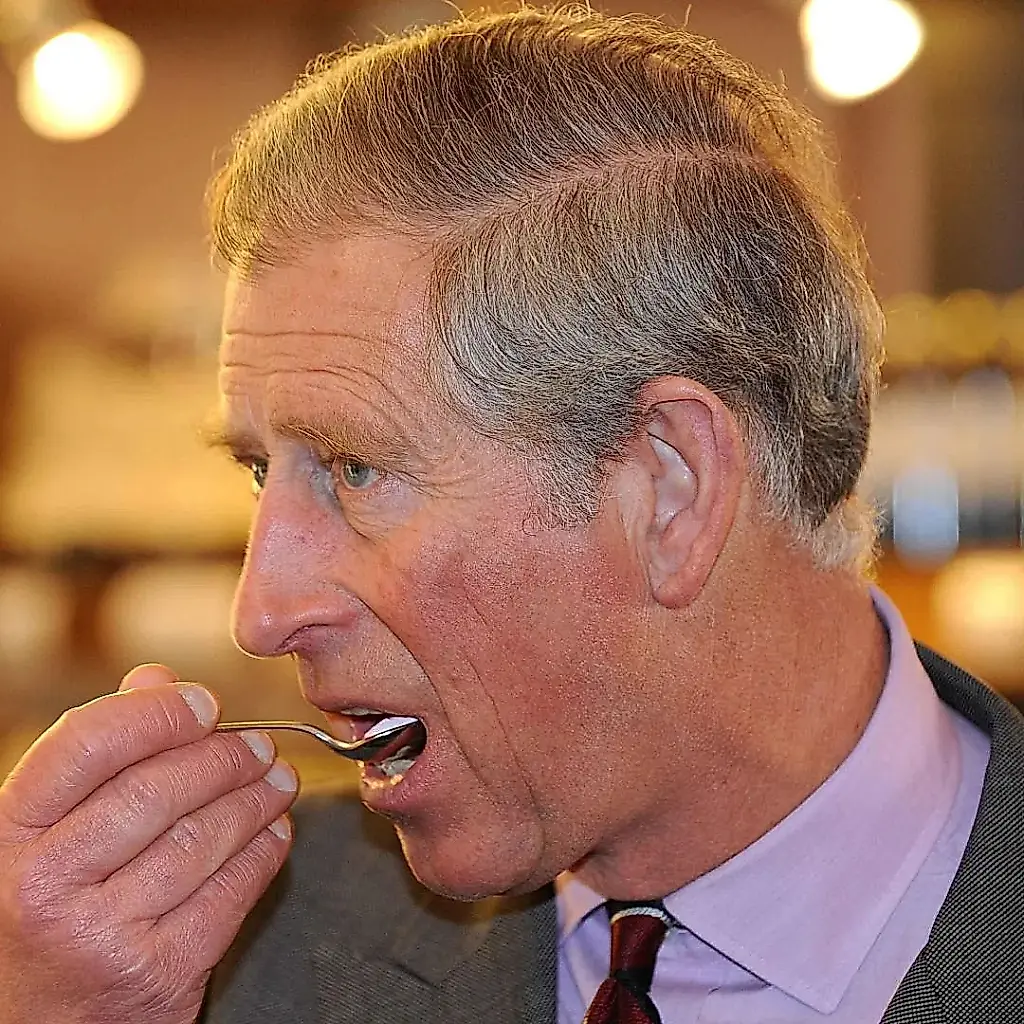 El rey y la fruta: los estrictos rituales matutinos de Charles